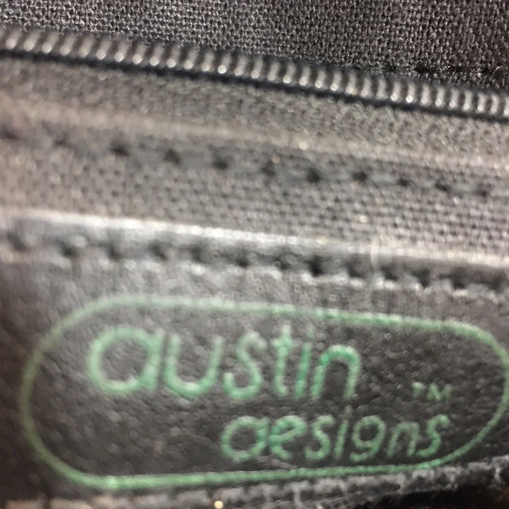 AUSTIN DESIGNS All Leather Vintage Black Crossbody Bag